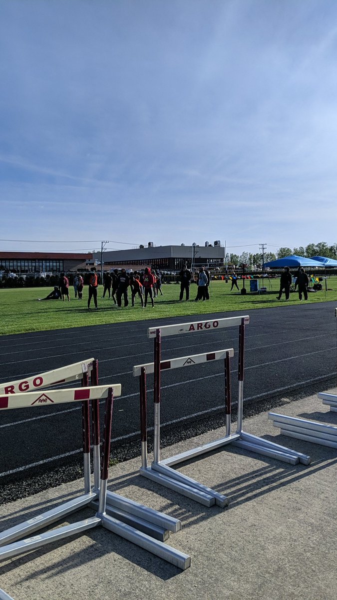 Beautiful day for @ArgoBoysTrack meet <a href="/argohs217/">Argo Community HS</a> <a href="/argonauts_ad/">ACHS Athletics</a>
