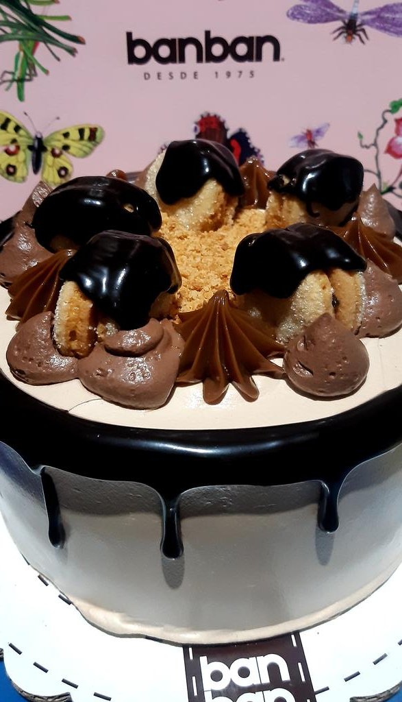 BTS_BANG_7_'s tweet photo. El día de hora visité @BanBanSV  y efectivamente me solucionaron el problema, regalándole un pastel de cortesía, agregó también que para el día viernes me entregarán otro pastel con la temática (BTS) que había pedido sin ningún costo. 

I vote for @BTS_twt in #TopSocialArtist https://t.co/DTL1r0jD0i