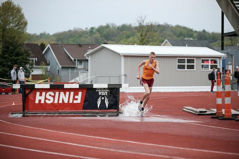 astronautxc's tweet photo. Alumni Report C/O 2019

Dennis McCheskey of 
University of Charleston (W.V.)
Helped bring home a Mountain East Conference Championship by scoring points in the 3,000 meter steeplechase. Great Outdoor season.

Keep Grinding,
Coach https://t.co/oX1Oe2HXdg