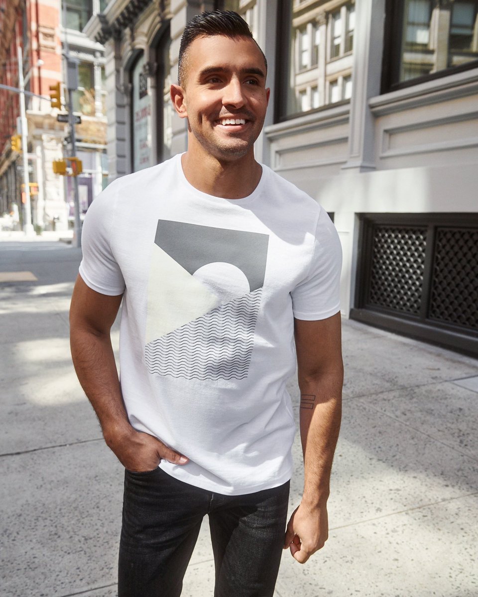diegodowntown's tweet image. Watch the sunrise happen right before your very eyes over on my newest IG reel! Your favorite tees from @express just got better. ☀️ 🌊 #ExpressYou #Ad #ExpressPartner #NYC #DiegoDowntown