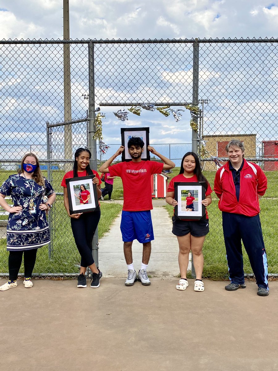 msgarvey_'s tweet photo. @Gar_Field_HS tennis class of 2021 senior night! 🎾 Couldn't have asked for better student leaders during such a challenging time. They are definitely leaving behind a legacy in @G_FHSAthletics!!! #classof2021 #still3matchesleft https://t.co/xWtMJ37xqy