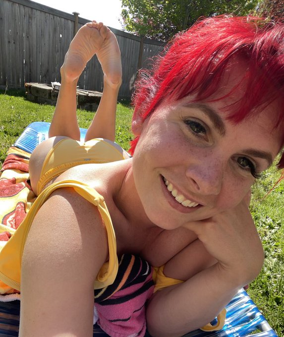 suns out buns out https://t.co/xNuIvnR9ID