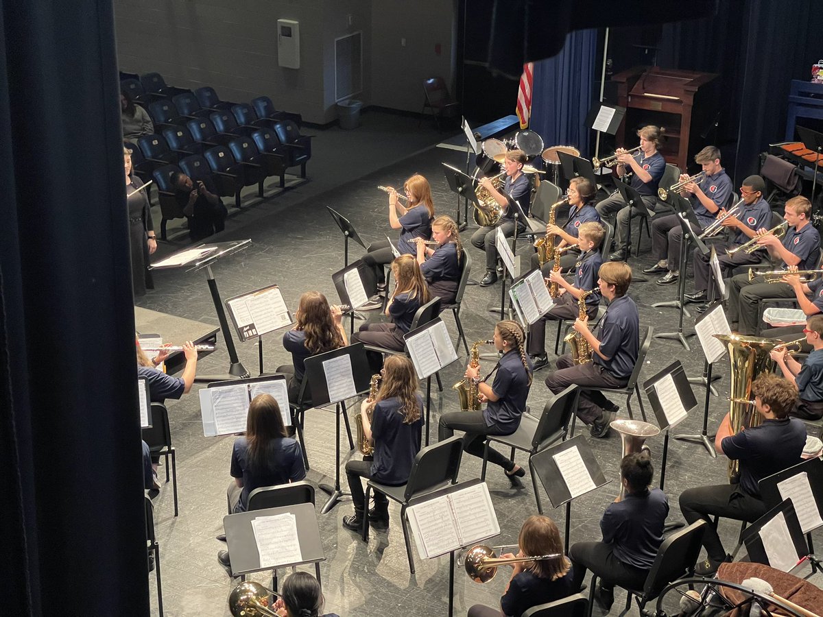 WHHeritageBand's tweet photo. Band concert night at White House Heritage.  First up we have our Sixth grade beginning band and our 7th and 8th Grade Middle School Band.  #WeAreRCSTN #RobCoMusic https://t.co/lDTaTdcwuX