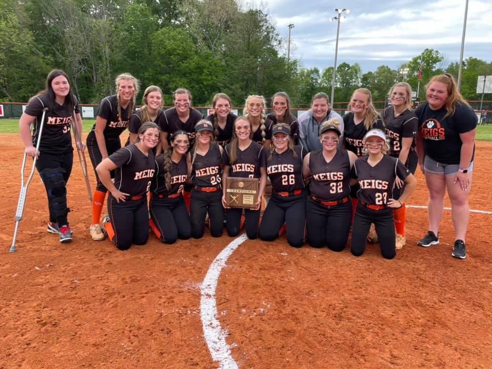 DISTRICT CHAMPS! 💪
With a 10-1 win over Sweetwater, we have our 15th district title! Thanks to a great crowd who always pumps us up. Region Tourney coming to Decatur Monday! 👀