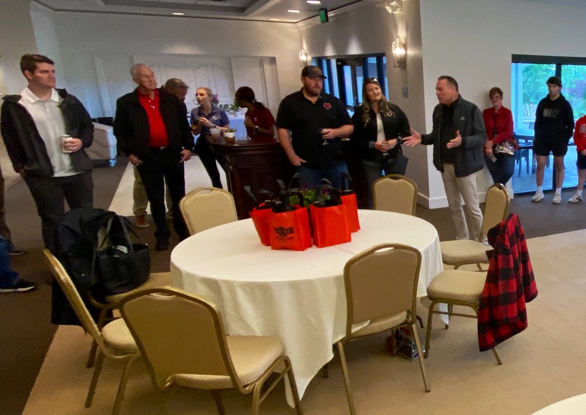 kdamp's tweet photo. It was great seeing so many @AStateAlumni at the Fayetteville Country Club before @AStateBaseball takes on UAF tonight. I enjoyed hearing @CoachButchJones and @AStateRedWolves AD Tom Bowen talk about all thatβs going on in JBR. #BeatUAF!
β€οΈπΊπ https://t.co/IbcPhgBlYH