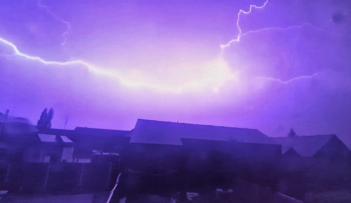 casper052017's tweet photo. The worst thing about tonight was the Dementors #thunderstorm #ukweather https://t.co/Und1R7qRx3