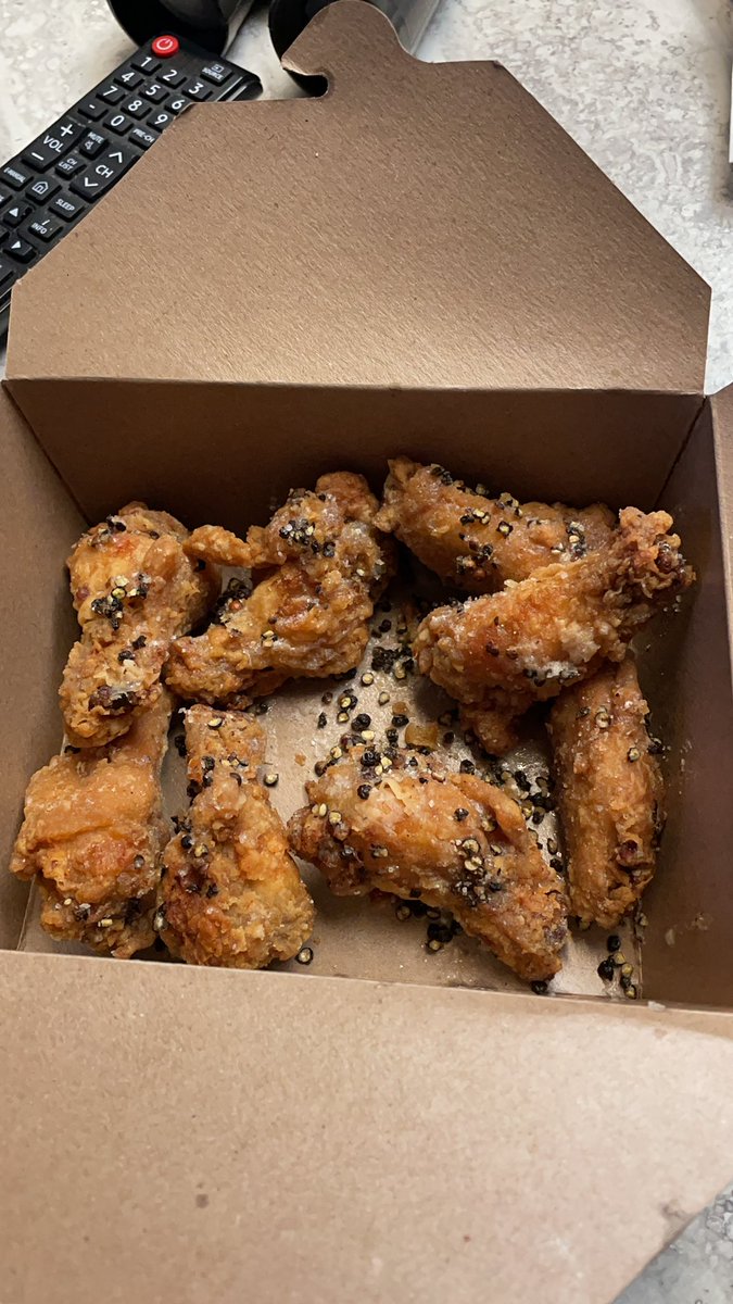 West_Cpt's tweet photo. @kelseys worst salt and pepper wings that you can get. Taste like a pot of salt has been thrown on the wings. Really disappointed Kelseys. https://t.co/2b4KygSUpw