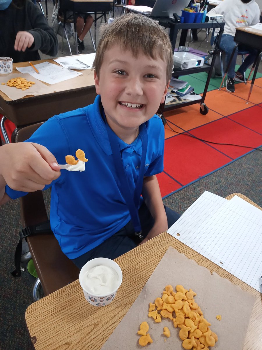 anisadventures's tweet photo. We are oFISHially done with our FSAs! And there's no better way to celebrate than with an ice cream party from @TwisteeTreatUSA! 🍦
#AdventuresInFourth #PineGrovePride #StateTestingIsOver #IceCreamParty https://t.co/dwPn1gecDv