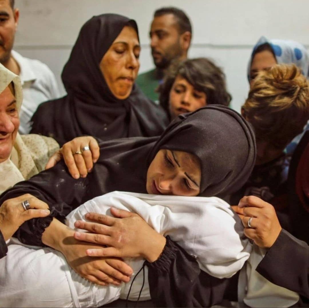 Artık dünyanın neresinde bir çocuk ölürse orası Gazze'dir.
Bir bebek bir yaşına girerken ağzında emzik değil, kurşun taşıyorsa orası Gazze'dir.
<a href="/tarik_tufan/">Tarık Tufan</a> 

#FreePalestine 
#IsraeliTerrorism 
#Kudusİslamındır