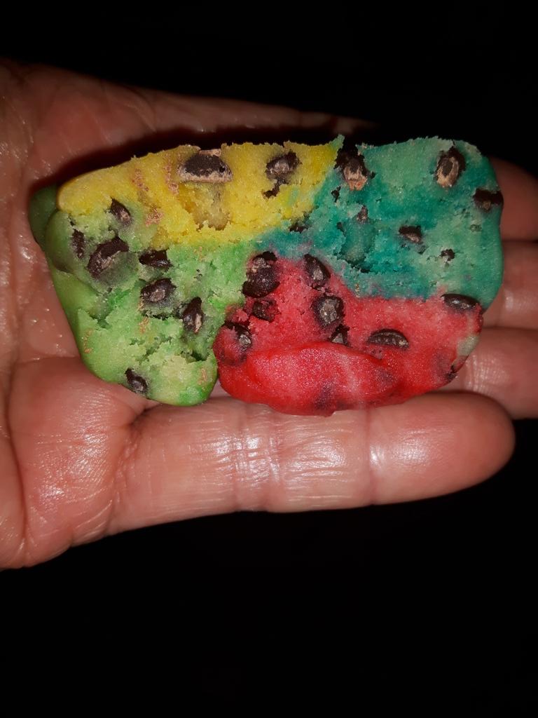 emac1963's tweet photo. KLH 4-H Batter Up Club rainbow chocolate chip cookies #4hrocks #4hontario https://t.co/IwnB9Q2K2Z