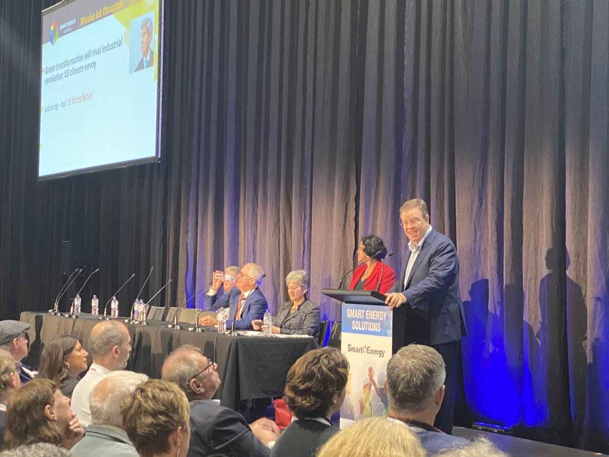 SDHamiltonVIC's tweet photo. #SMARTENERGY2021 | โฆ@SmartEnergyCnclโฉ CEO John Grimes takes the gloves off at #smartenergy21 & tells the truth.
We will be left behind as the world decarbonises if we donโt lift our game. Cโmon AUS letโs get going!!!
#ClimateAction #COP26 https://t.co/qpgVz7RjjA
