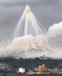 AdnanAltarawneh's tweet image. The Zionist enemy uses white phosphorous against civilians in Gaza
#GazaUnderAttack 
#Gaza_under_attack