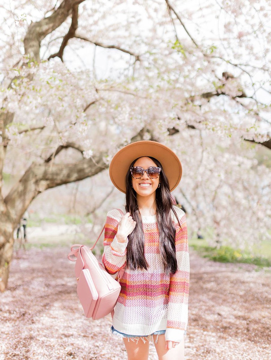 thelivstyle's tweet image. Central Park blooms 🌸 Love a good sweater // shorts combo in the Springtime 💕 Hat &amp;amp; sweater from @pinklily 👒 &amp;amp; backpack from @toccotoscano 🎒 | Shop the look: liketk.it/3f3g1 #liketkit #functionalluxury #toccotoscano #pinklily #centralpark