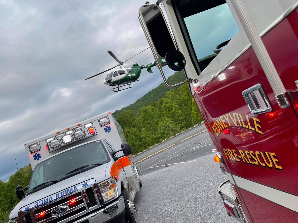 Edneyville FD doing the business on the LZ as Henderson Co. EMS and MAMA 1 rapidly move a critical patient to definitive care.
#WNCMAMA #MEDCOM #MissionEMS #Missionhealth #Metroaviation #NICU #HCA #HCAemergencymanagement #MissionChildrensHospital #PICU #Airbus #LEO