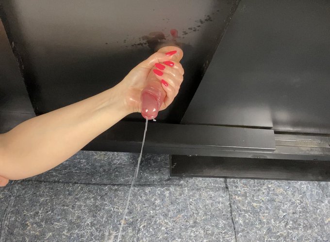 New video up for everyone. Please go enjoy with a rag and some lube. 😁 https://t.co/dMqxzzuPN6 https://t