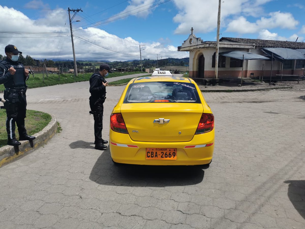 LorenaEncarnac6's tweet photo. #Subzona Carchi
La policía nacional realiza operativos anti delincuenciales enfocados a vehículos motocicletas y personas en actitud inusual con el fin de evitar actos delictivos.
#ServirYProteger https://t.co/J6SiRSIhva