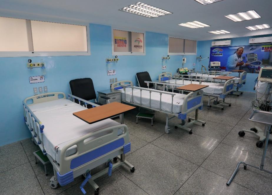 NicolasMaduro's tweet photo. Bonito encuentro de trabajo por la salud del pueblo, mostrando los avances de la Jornada de Vacunación de las Américas 2.021, en coordinación con la @opsoms. También, entregamos centros de salud reacondicionados, lo que nos permite elevar el nivel de atención integral al pueblo. https://t.co/CL8XvzeFil