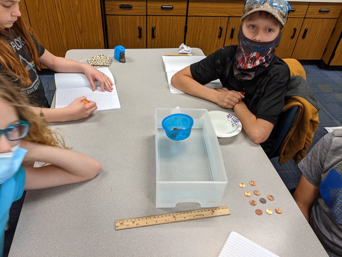 babb_ms's tweet photo. Using scientific method to determine if the volume of a container affects it's buoyancy 👨‍🔬💦 https://t.co/VXpLcnPG2R