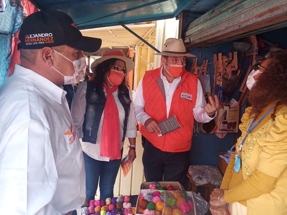 AlexHdz_Pue's tweet photo. 🍊🛒 Gracias a todos nuestros amigos del mercado de #xilotzingo por su apoyo y recibimiento el día de hoy durante nuestro recorrido , estamos seguros que con su apoyo este #6DeJunio #Puebla será #Naranja 🗳️🟠 https://t.co/qcKr9yT6Sd
