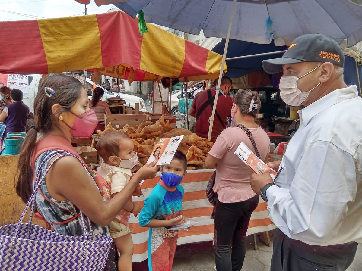 AlexHdz_Pue's tweet photo. 🍊🛒 Gracias a todos nuestros amigos del mercado de #xilotzingo por su apoyo y recibimiento el día de hoy durante nuestro recorrido , estamos seguros que con su apoyo este #6DeJunio #Puebla será #Naranja 🗳️🟠 https://t.co/qcKr9yT6Sd