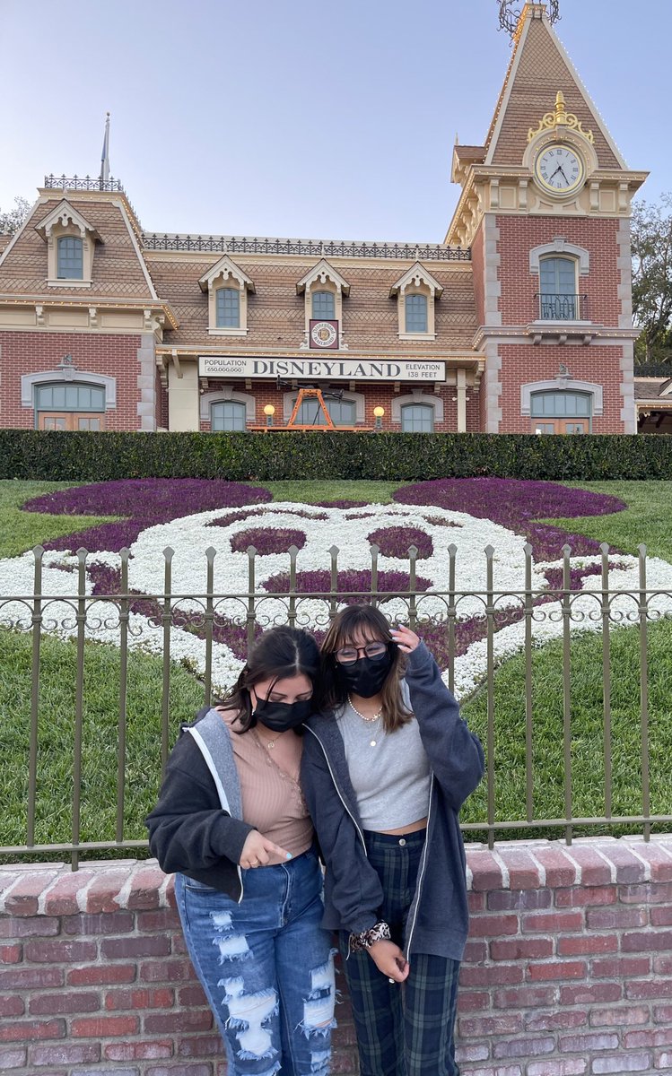 matildaskissy's tweet photo. besties 4 lyfe me thinks 🥰💗 @goIdenocean https://t.co/UZAUcOpjp2