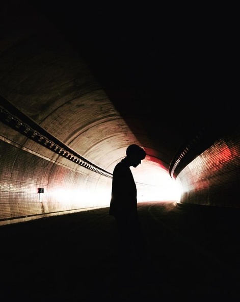 maian_yu's tweet photo. How are u Donghyuk? 🥰 Today I also bring you a poem, it is called 'On Clear Nights' by Gloria Fuentes:

On clear nights, 
I solve the problem of the loneliness of being.
I invite the moon and with my shadow we are three.

(I hope you like it 🤩)
@D_dong_ii #CheerUpDonghyuk https://t.co/QW4BT8M3Dz