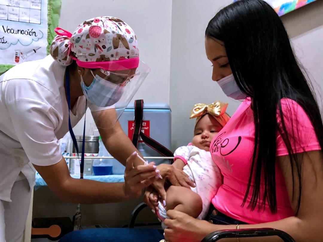 NicolasMaduro's tweet photo. Inició en Venezuela la Jornada de Vacunación de las Américas 2021 y estará hasta el #31May de manera gratuita. Invito a los padres, madres, abuelos y abuelas para que lleven a sus niños y niñas a vacunarse. Pueden acudir a los centros de salud más cercanos a su comunidad. https://t.co/d8T18Nby26