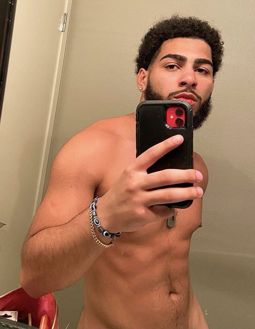 Watch gorillaglue327's leaked NSFW photo on TwXstars