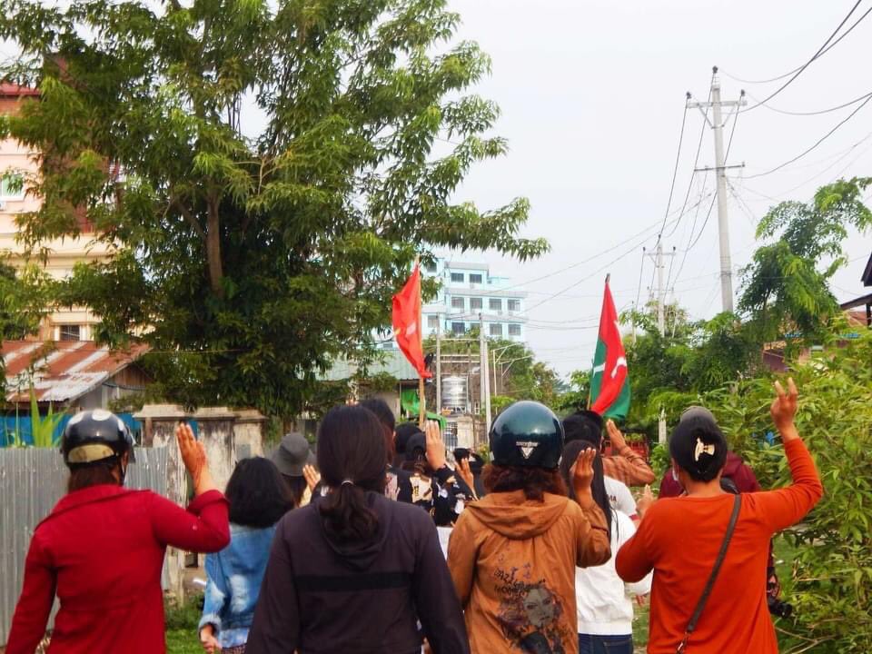 AyeAyesann's tweet photo. “Blood Debt Not To Be Discussed”
MyitKyiNa main strike marched opposing the military dictatorship at Kachin State today.

#WhatsHappeningInMyanmar 
#May12Coup https://t.co/YjNi3qrgjS