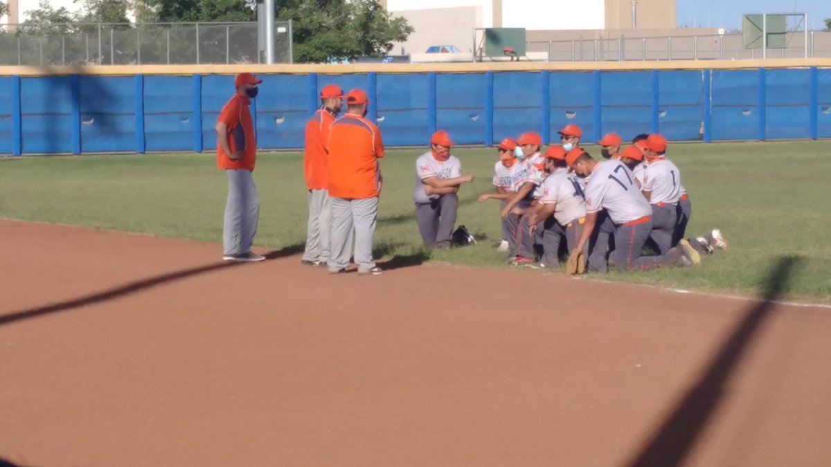 Congratulations to our Henderson Hornets baseball team!  They got the big win over Guillen 10-8 and finished the season undefeated!!!
