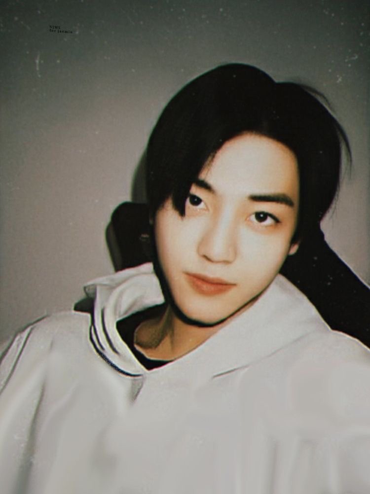 hai, gua naza boleh panggil na atau za. gua baru back di rp abis hiatus lama dan sekarang gada fambest.. cp pula gaada hiyahiya. intinya yu temenan ama gua, fambest boleh apapun boleh. janlupa follow follow

#roleplayer #roleplayertwt #rpindonesia #fambest #rpworld