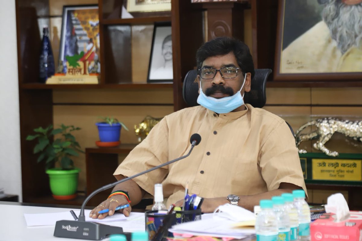 JharkhandCMO's tweet photo. मुख्यमंत्री श्री @HemantSorenJMM वीडियो कॉन्फ्रेंसिंग के माध्यम से उत्तरी छोटानागपुर प्रमंडल के सांसदों और विधायकों के साथ #COVID19 को लेकर विचार-विमर्श कर रहें हैं। @BannaGupta76 https://t.co/EyfX3yUXWm