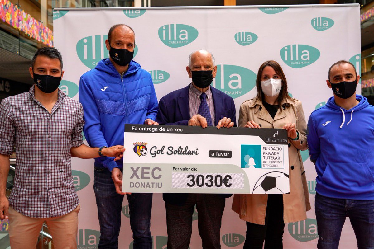 GolSolidariAnd's tweet photo. Molt contents de donar un cop de mà a @FundacioTutelar amb un xec de 3030€ que permetrà als joves de gaudir de la natació 🏊🏻‍♀️🏊🏻‍♂️ durant 1 any💙💛❤️🧒🏻👧🏻🇦🇩💪🏻Gràcies a @illacarlemany 🇦🇩🛍🔝 i @coke_deportes 📸📹#andorra #milloremcasanostra #autea #fundaciotutelar #unaandorramillor https://t.co/hm9hib6ib4