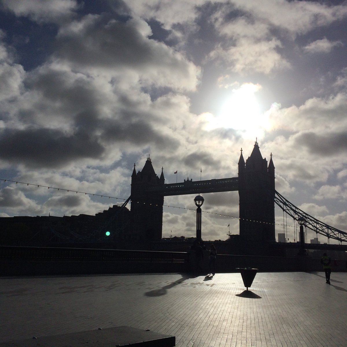 Hannah Kokoschka (@hannahkokoschka) on Twitter photo #WednesdayMotivation beautiful #morning #sunshine and #bluesky for the weekly #zoom <a href="/Proj_AwesomeLDN/">Project Awesome London</a> #freefitness session by the #thames #WednesdayMotivation beautiful #morning #sunshine and #bluesky for the weekly #zoom <a href="/Proj_AwesomeLDN/">Project Awesome London</a> #freefitness session by the #thames