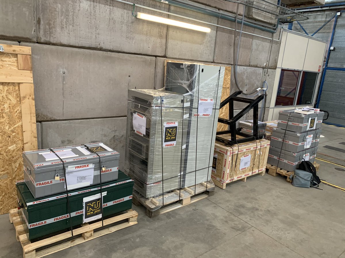 BastinBeyhan's tweet photo. D-day : New JEDI on its way to Czech Republic... for commissioning. 7 palets... 1113 kg... π #LoveSciences #NewJedi #ganil #CzechRepublic #France #InternationalCollaboration https://t.co/pxbnGPafPs