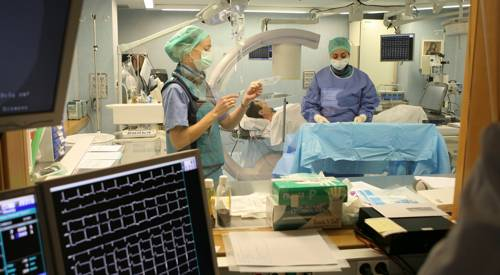 ClinicaNavarra's tweet photo. Desempeñáis un papel fundamental en promoción de la salud y humanización de la estancia hospitalaria. Investigáis, curáis, divulgáis.
Por vuestro compromiso y saber hacer, estar siempre a la última y dar lo mejor en todo momento, GRACIAS ENFERMERAS
#DiaInternacionalDeLaEnfermeria https://t.co/aufz6cI7rs