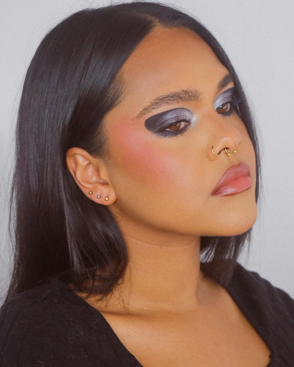 RevlonSA's tweet photo. We are obsessed with this smokey eye look @cantarafarouk created using our Rocker Looksbook eyeshadow palette. 🔥😍
RSP: R179.00
Available @clicks_sa @dischem_pharmacies @foschinibeauty @superbalist @edgarsbeauty
#WearResponsibly #EyeDareYou https://t.co/kHwo1W3t3K