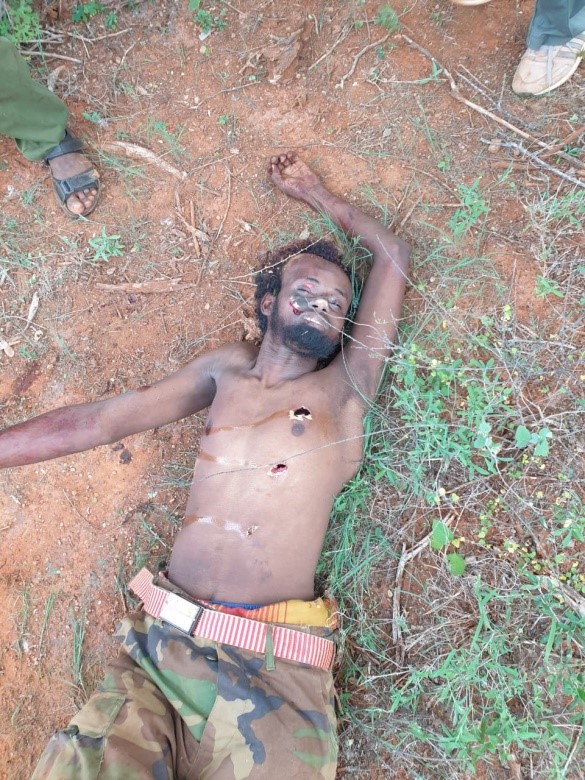 CTP_Kenya's tweet photo. Following a tip off by mwananchi,10 #AlShabaab were decimated and their hideout destroyed as they attempted to destroy a
Safaricom mast in #Afaad Centre near #Tarbaj, #Wajir.2 AK 47s and 10 magazines were recovered.
#ActionCountersTerrorism
#CommunityPolicingBearsFruits https://t.co/tlqr0gWNP9