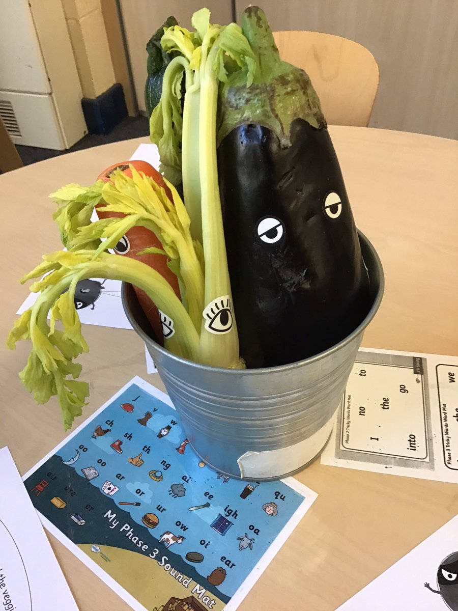 KensingPrimary's tweet image. Oh no what has The Evil Pea done to our lovely vegetables in RM ? Who can help? @Supertato_here #letsgetwriting