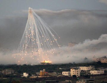 NorhanXIV's tweet photo. Israel is using white phosphorus shells which are internationally banned weapons(WAR CRIME). They used it against Gaza before back in 2008..!

It can burn the human flesh until it reaches the bones !
#GazaUnderAttack
#FreePalestine 
#IsraeliTerrorism https://t.co/cAKvQwaE3B