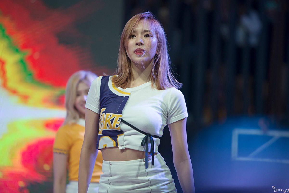 Miyeok0's tweet photo. [160512] #MINA Seokyeong University Festival.

#미나 #트와이스 #TWICE @JYPETWICE https://t.co/gmUkrW5Rye