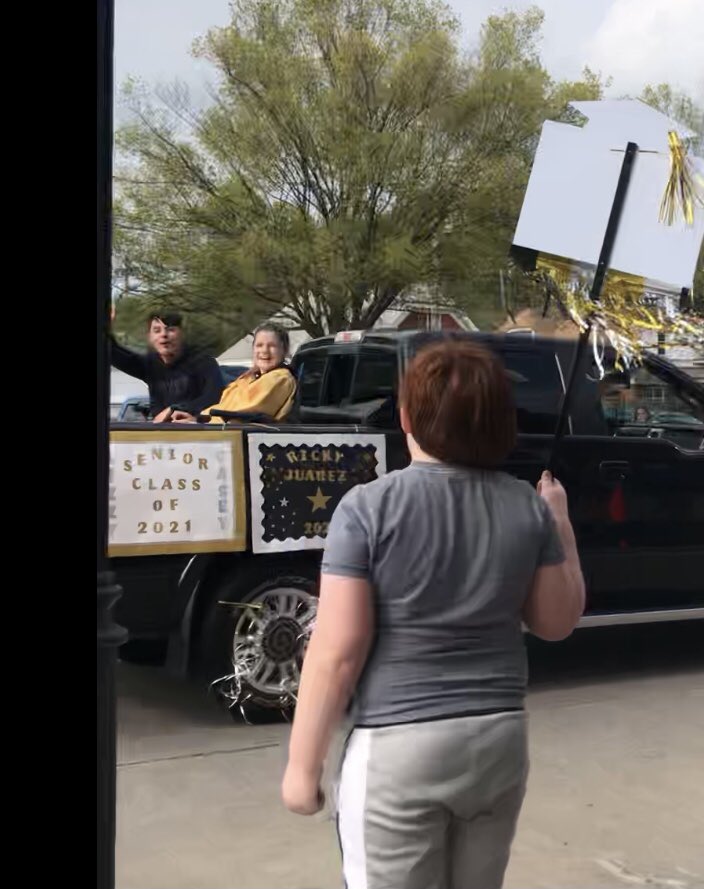 ESACC_ET's tweet photo. Senior parade 2021!  #Esaccignites https://t.co/U43KOuKc6l