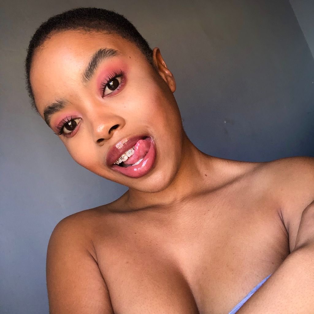 UnaMbo1's tweet photo. 22yrs ago, I gave birth to the last born kamamakhe. Happy birthday Ntoki 🎊🎈🎉❤️ https://t.co/42QstsJwTq