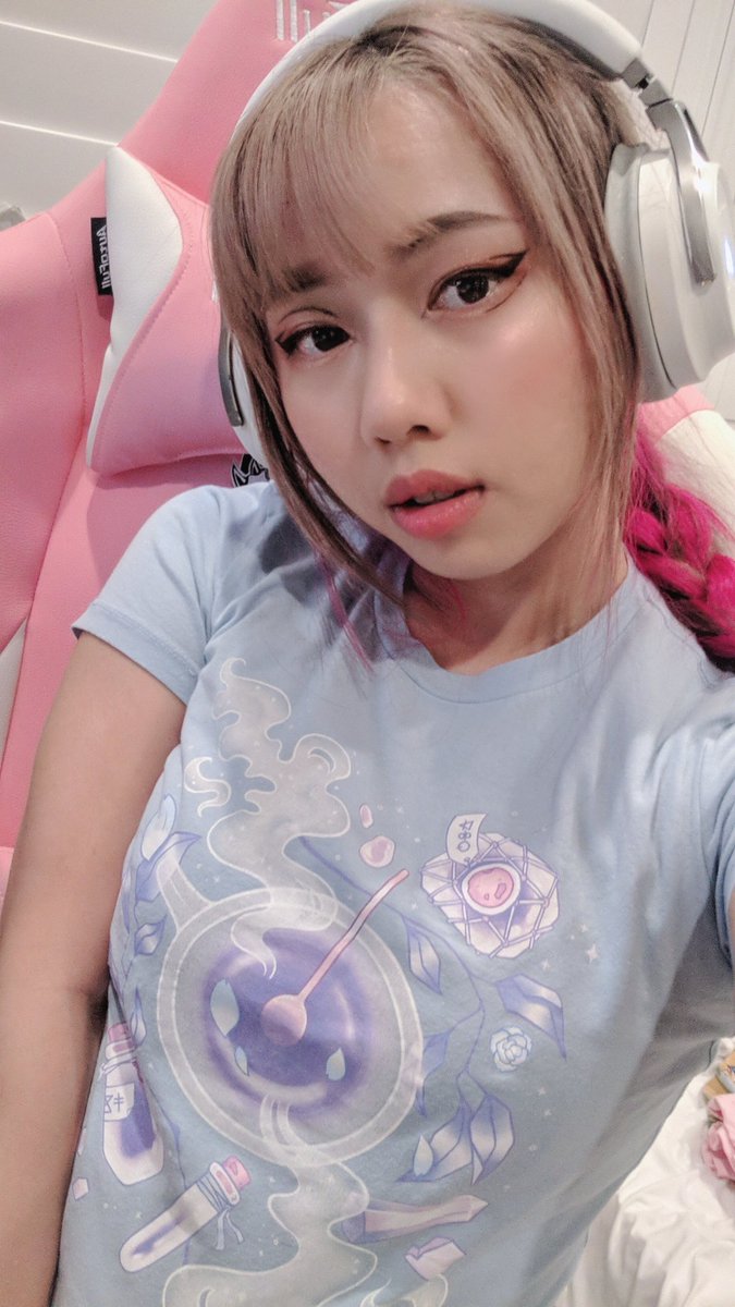 Twitch.tv/sayushimi

Shirt is by <a href="/LuxidityCo/">luxidity.co</a> btw