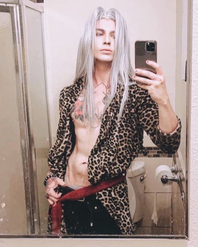 Spqrpersonal's tweet photo. When I tried to do a cos test for sephirot but ended up looking like im an hair metal band 😂 https://t.co/FZwdZyDU08
