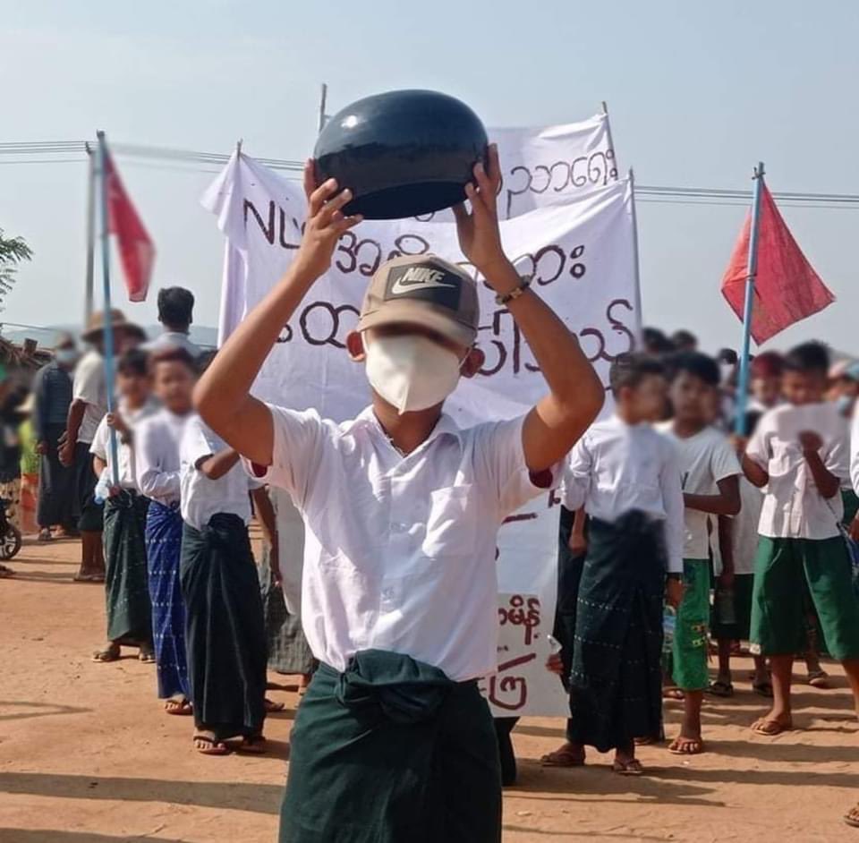 nslwin's tweet photo. Students, Teachers and general public in Myaing, Magway Region marched against military slavery education system this morning.

#May12Coup #WhatsHappeningInMyanmar #MilkTeaAlliance https://t.co/G79liIvUbM