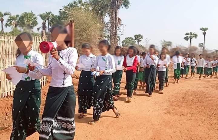 nslwin's tweet photo. Students, Teachers and general public in Myaing, Magway Region marched against military slavery education system this morning.

#May12Coup #WhatsHappeningInMyanmar #MilkTeaAlliance https://t.co/G79liIvUbM