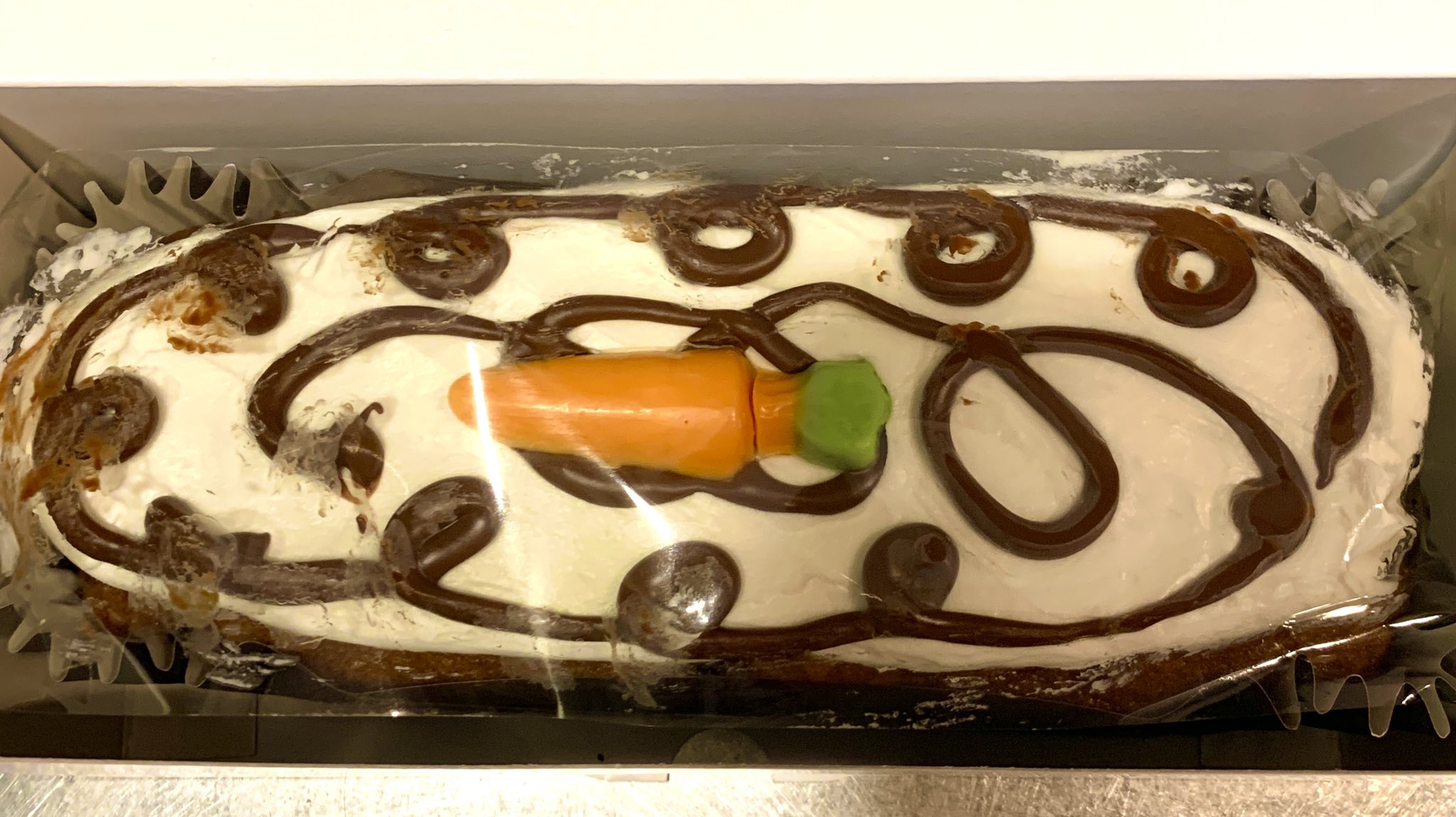 エリンギ改め毒キノコ 渡航準備 Jimmy Sのキャロットケーキ 先日の那覇空港で購入 私はいつも箱入りマフィンだけ買うんだけど 夫が海外転勤時によくキャロットケーキ好きで食べてたらしく試しに買ってみた ふわふわでめちゃウマでした