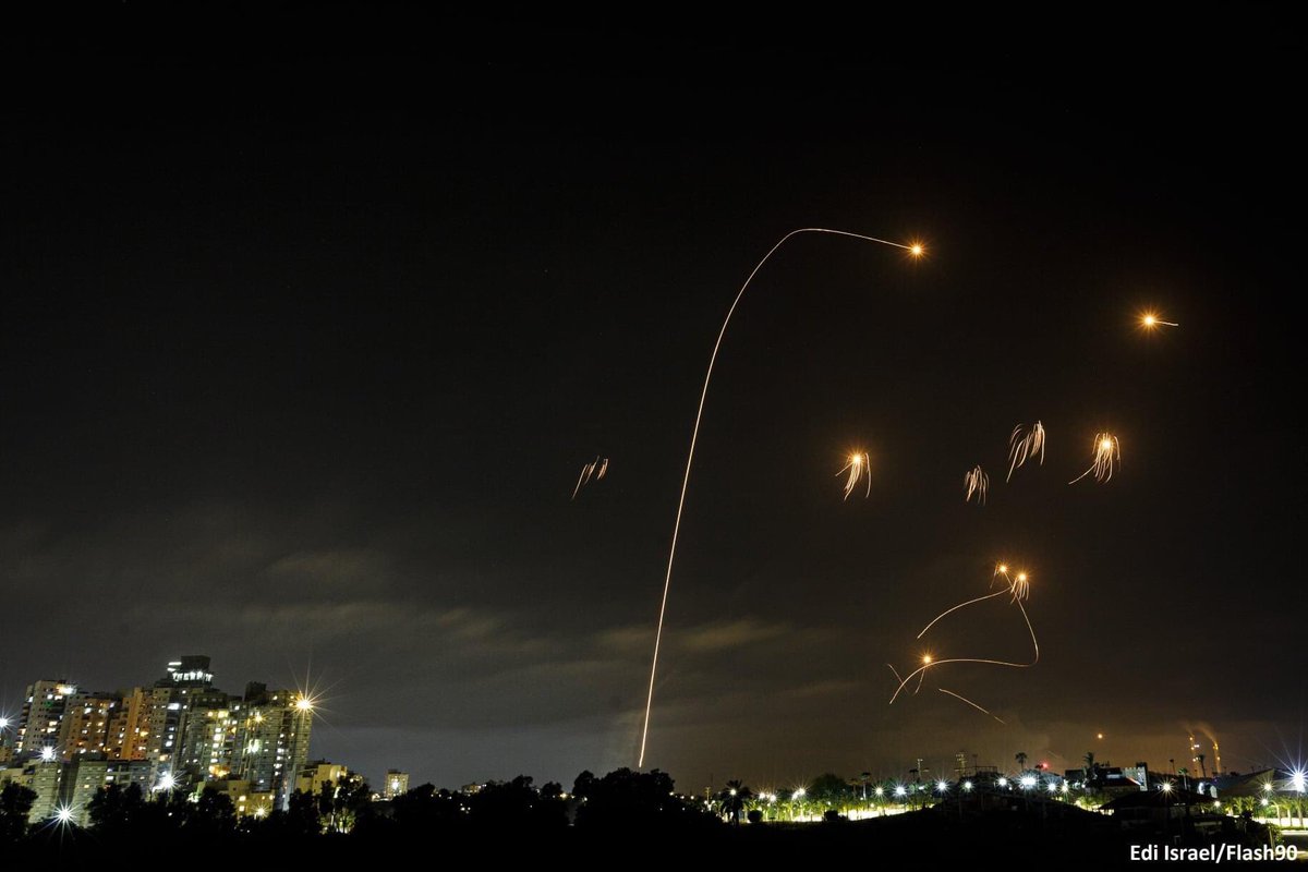 تم اطلاق 850 صاروخًا نحو إسرائيل من قطاع غزة. 200 صاروخ سقطت داخل القطاع!!! …