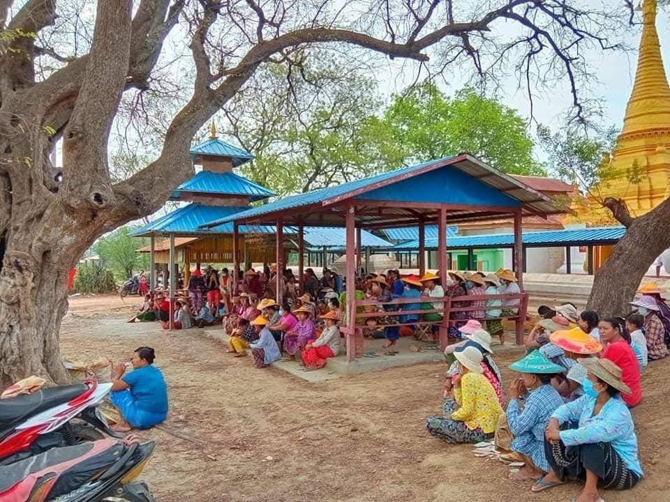 nslwin's tweet photo. Protest against military dictatorship in Phaung Khar village, Salingyi, Sagaing Region this morning.

#May12Coup #WhatsHappeningInMyanmar #MilkTeaAlliance https://t.co/ZrBrRJ35Sf
